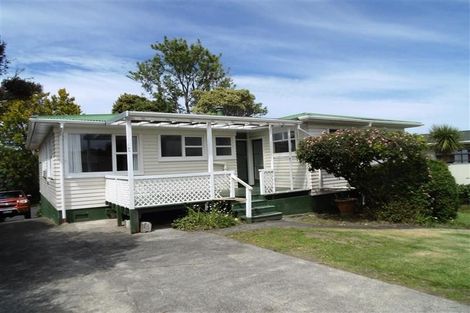 Photo of property in 9 Valkyria Place, Beach Haven, Auckland, 0626