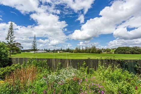 Photo of property in 2 Edgewater Grove, Orewa, 0931