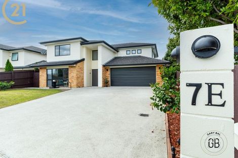 Photo of property in 7e Boeing Place, Goodwood Heights, Auckland, 2105