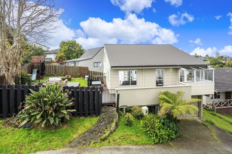 Photo of property in 1/28 Glen Vista Place, Bayview, Auckland, 0629