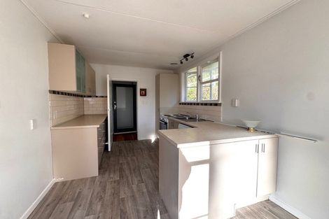 Photo of property in 135 Ruskin Road, Newlands, Wellington, 6037