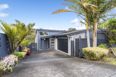 Photo of property in 94 Lake Panorama Drive, Henderson Valley, Auckland, 0612