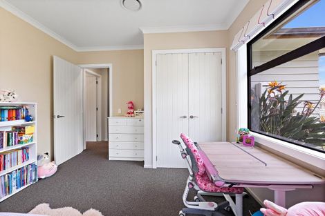 Photo of property in 11 Links Drive, Waiwhakaiho, New Plymouth, 4312