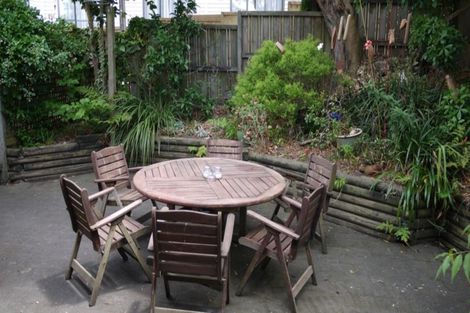 Photo of property in 1/406 East Coast Road, Sunnynook, Auckland, 0630