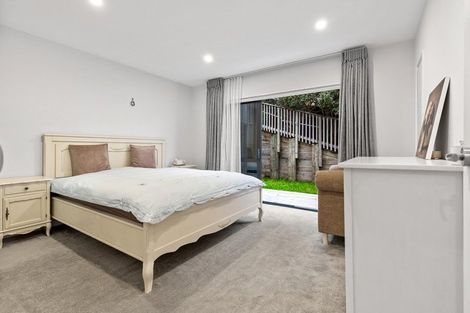 Photo of property in 26a Bernleigh Terrace, West Harbour, Auckland, 0618