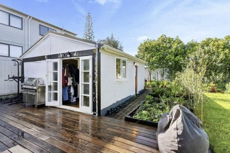 Photo of property in 15 Kingdale Road, Henderson, Auckland, 0610