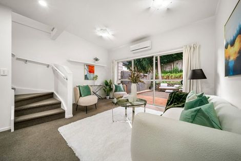Photo of property in 3/206 Manuka Road, Bayview, Auckland, 0629