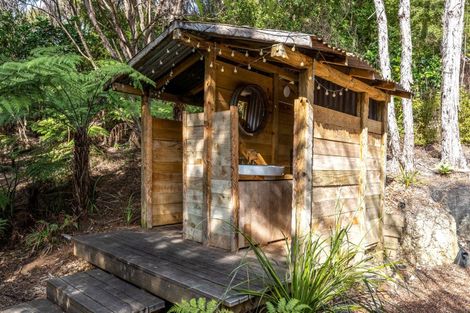 Photo of property in 50 Carsons Road, Waiheke Island, 1971