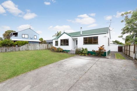 Photo of property in 17 Highland Park Drive, Highland Park, Auckland, 2010