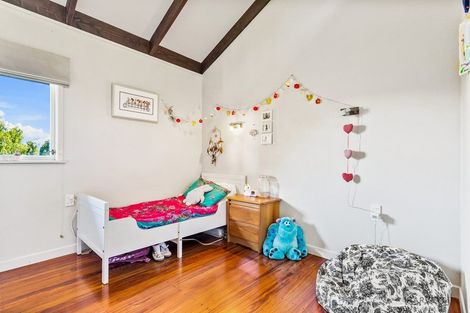 Photo of property in 10 Rangiwai Road, Titirangi, Auckland, 0604