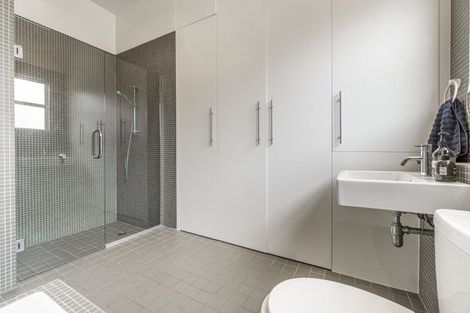 Photo of property in 36 Harbour View Road, Point Chevalier, Auckland, 1022