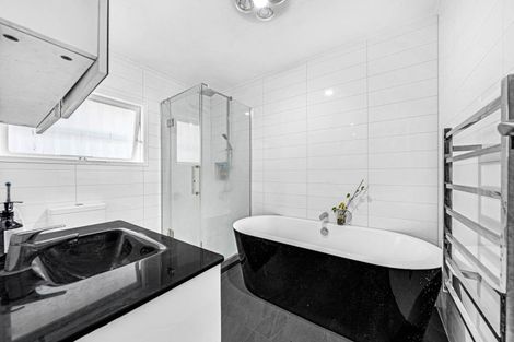 Photo of property in 2 Tudward Glade, Hillcrest, Auckland, 0627