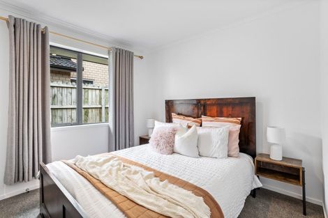 Photo of property in 32 Accolage Boulevard, Kumeu, 0810