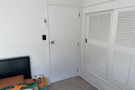 Photo of property in 42 Holyoake Place, Chatswood, Auckland, 0626