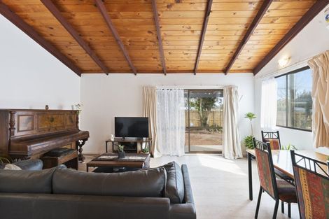 Photo of property in 2/391 West Coast Road, Glen Eden, Auckland, 0602