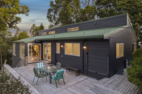 Photo of property in 9 Tinopai Road, Titirangi, Auckland, 0604