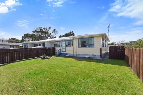 Photo of property in 8a-b Sharda Grove, Paraparaumu Beach, Paraparaumu, 5032