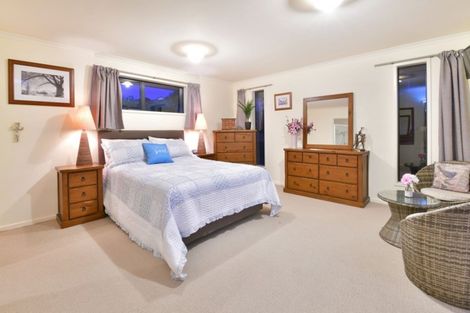 Photo of property in 11 Roberta Crescent, Orewa, 0931