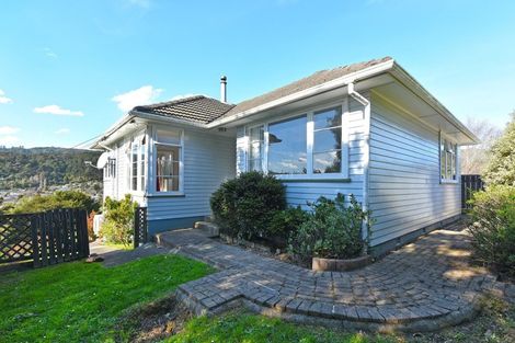 Photo of property in 15 Bird Grove, Stokes Valley, Lower Hutt, 5019