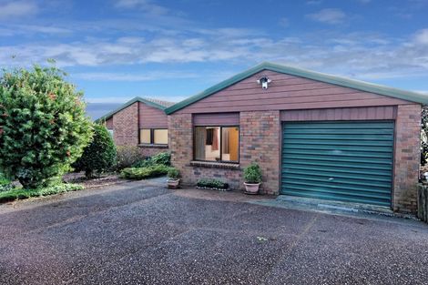 Photo of property in 2/12 Arahoe Road, New Lynn, Auckland, 0600