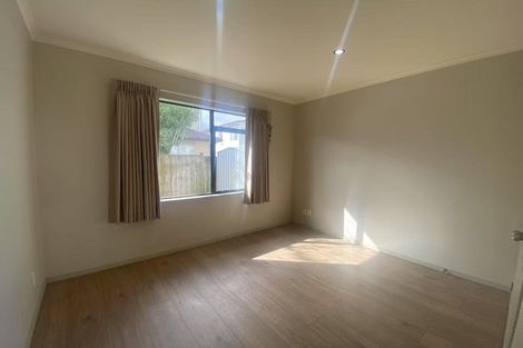 Photo of property in 23 Andy Crescent, Flat Bush, Auckland, 2016