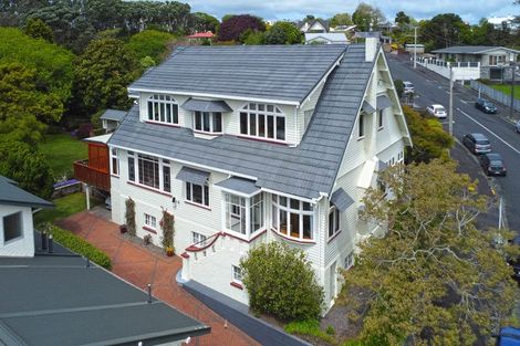 Photo of property in 33 Cameron Street, New Plymouth, 4310
