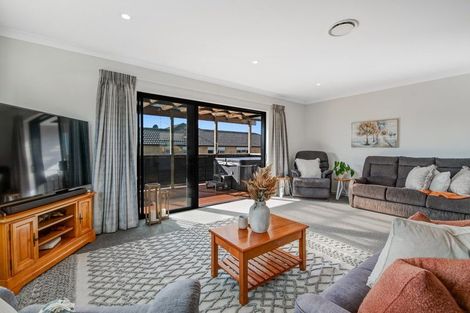 Photo of property in 7 Raabia Close, Parakai, 0830