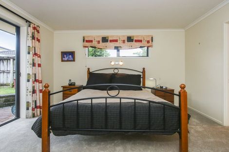 Photo of property in 35 Riverstone Road, Te Atatu Peninsula, Auckland, 0610