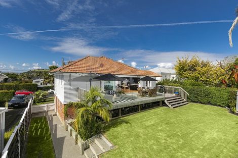 Photo of property in 1 Hanlon Crescent, Narrow Neck, Auckland, 0624