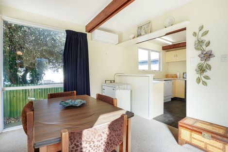 Photo of property in 2 Hollows Crescent, Takaro, Palmerston North, 4412