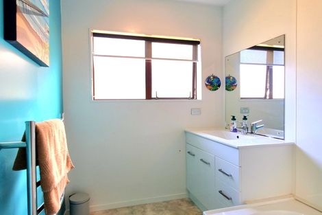 Photo of property in 15 Palmgreen Court, Stanmore Bay, Whangaparaoa, 0932