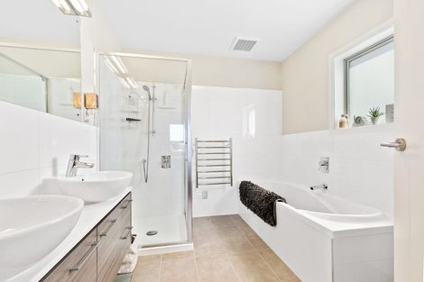 Photo of property in 26 Kensington Drive, Orewa, 0931