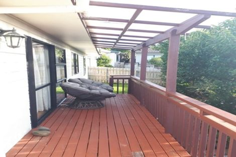 Photo of property in 1a Romulus Place, Totara Vale, Auckland, 0629