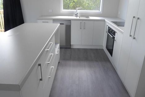 Photo of property in 20d Chetwode Grove, Newlands, Wellington, 6037