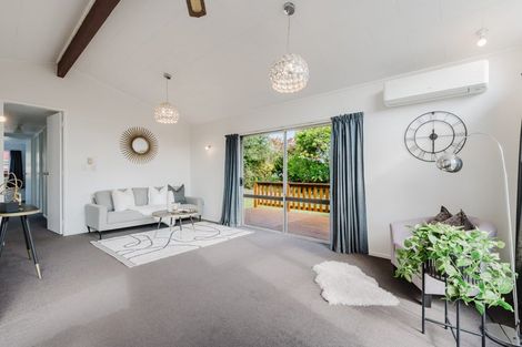 Photo of property in 16 Pickering Crescent, Chedworth, Hamilton, 3210