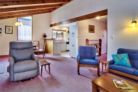 Photo of property in 2/12 Arahoe Road, New Lynn, Auckland, 0600