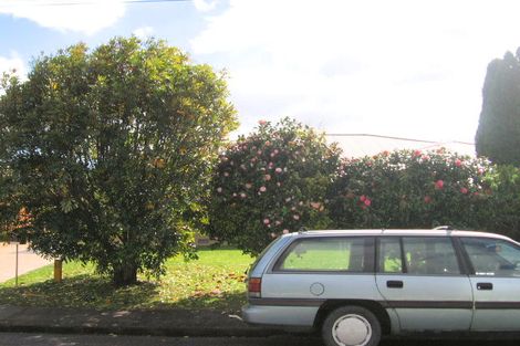 Photo of property in 2/3 Campbell Place, Papakura, 2110