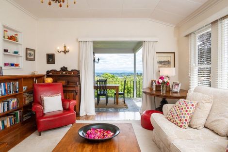 Photo of property in 14 Tauroa Road, Havelock North, 4130