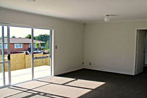 Photo of property in 1/8 Benchmark Drive, Massey, Auckland, 0614