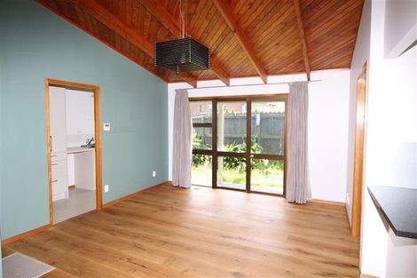 Photo of property in 2/162 East Coast Road, Forrest Hill, Auckland, 0620