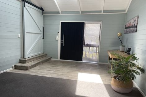 Photo of property in 1/41 Fairmount Road, Titirangi, Auckland, 0604