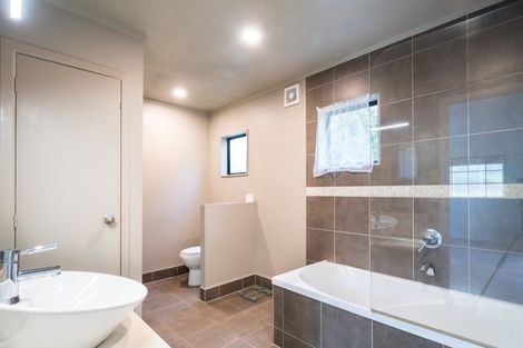 Photo of property in 87 Tawa Road, Kumeu, 0891