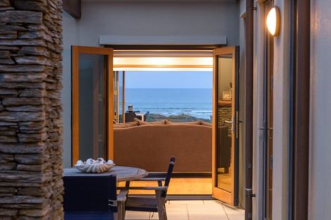 Photo of property in 85 Marine Parade, Mount Maunganui, 3116