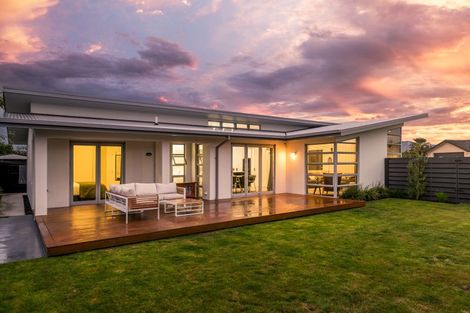 Photo of property in 17 Bottle Lake Drive, Parklands, Christchurch, 8083