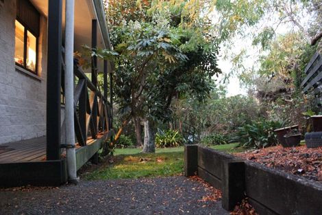 Photo of property in 26 Springdale Grove, Fitzherbert, Palmerston North, 4410