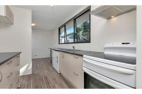 Photo of property in 2/109 Oreil Avenue, West Harbour, Auckland, 0618