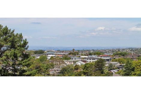 Photo of property in 1/272 Glamorgan Drive, Northcross, Auckland, 0630