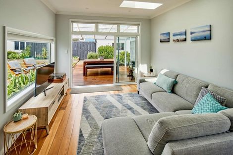 Photo of property in 132 Rongotai Road, Kilbirnie, Wellington, 6022