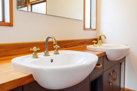 Photo of property in 440 Stoney Creek Road, Kelvin Grove, Palmerston North, 4470