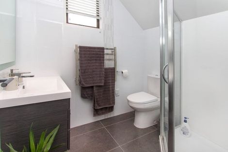 Photo of property in 1/16 Cornelian Crescent, Half Moon Bay, Auckland, 2012